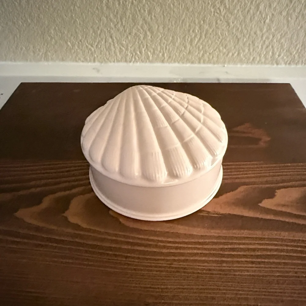 Vintage Fitz & Floyd Ceramic Shell dish and Lid Japan